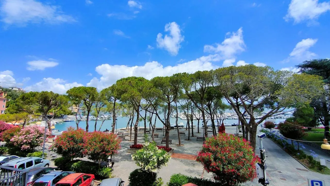 Un Balcone In Pineta Apartment Fezzano  0*, Fezzano (Liguria) Italy
